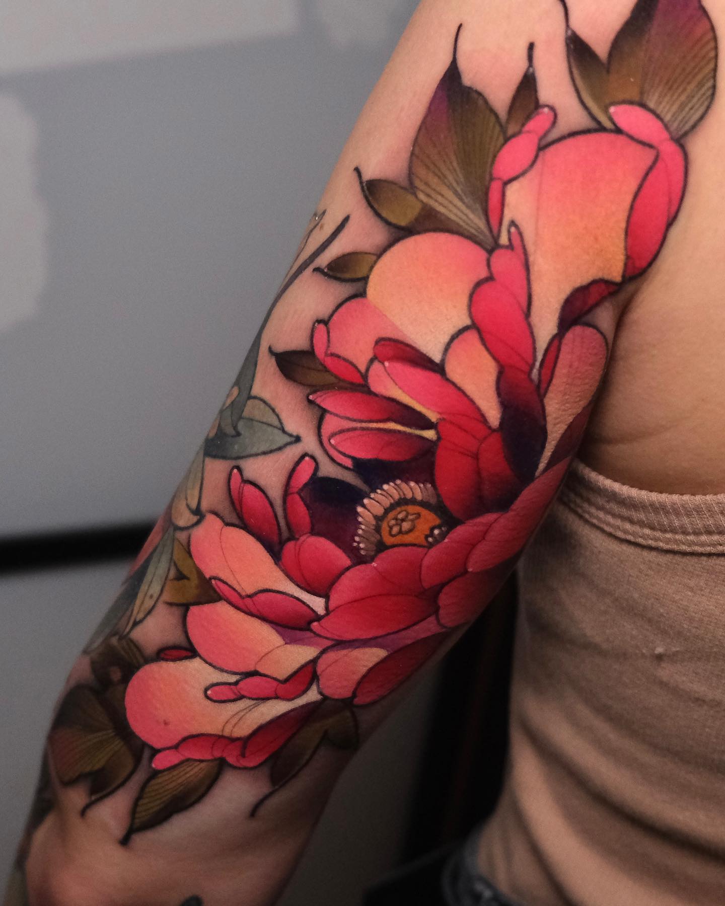Custom neotraditional tattoo by Sasha Akulov in Espoo 7